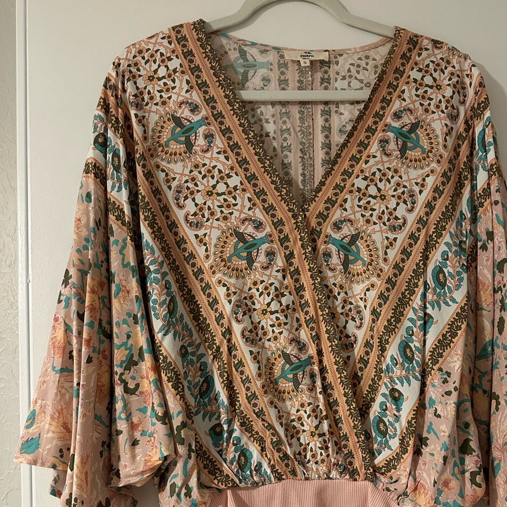 Entro Floral Print V-Neck Women's Top
